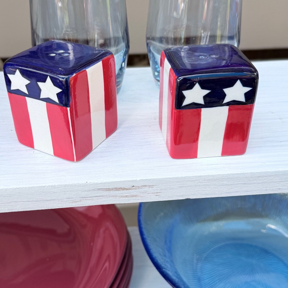 Russ Berrie American Flag Salt & Pepper Shakers Patriotic Cube Set Hand‎ Painted